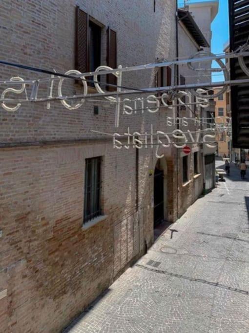 Appartamento Centro Storico Nuovo E Ristrutturato เปซาโร ภายนอก รูปภาพ